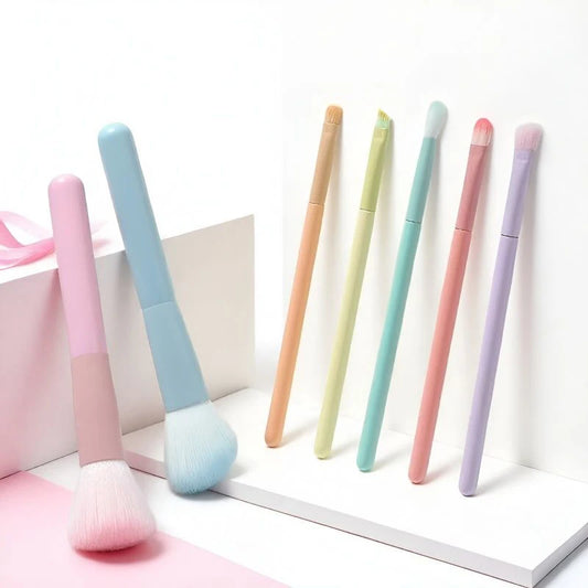 A full set of makeup tools including 7 colored makeup brushes